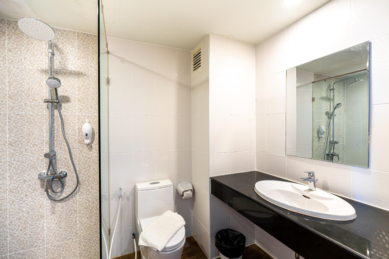 Bathroom 2, PHALACLIFF BEACH RESORT, Ban Chang