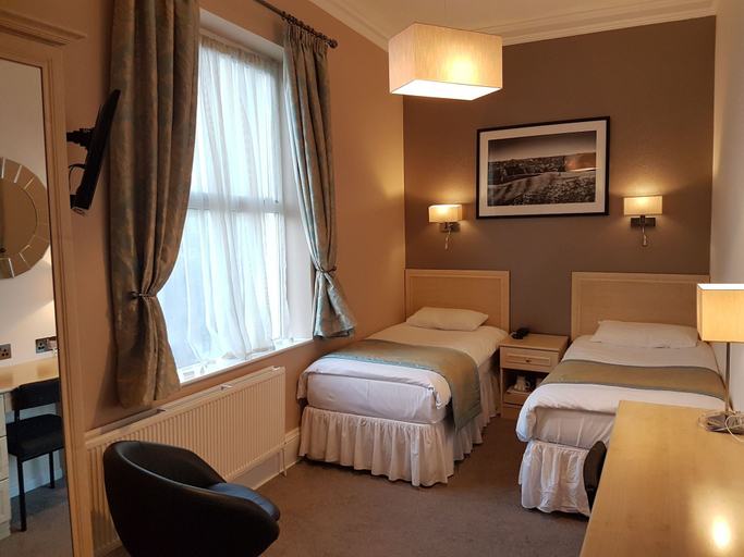 Bedroom 2, Victoria Park Lodge, Warwickshire