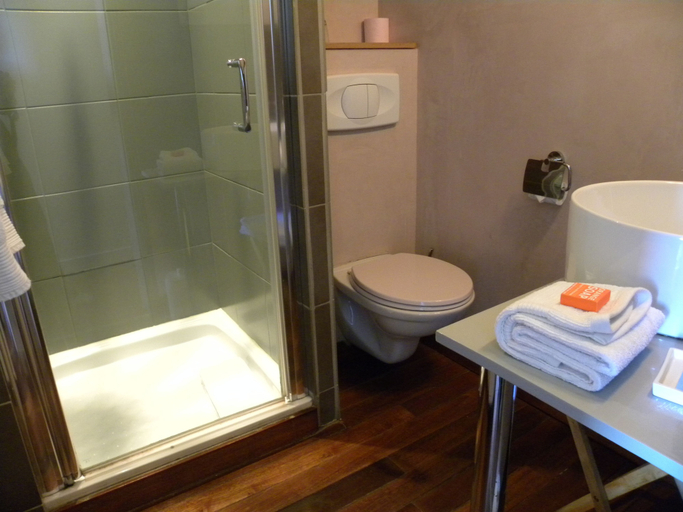 Bathroom 5, Hotel la Bastie d Urfe, Aveyron