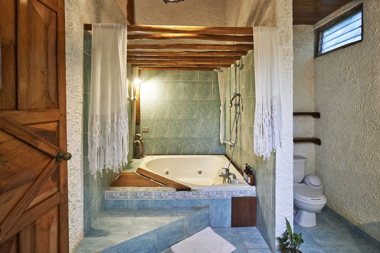 Bathroom 4, Havana Lodge, Puntarenas