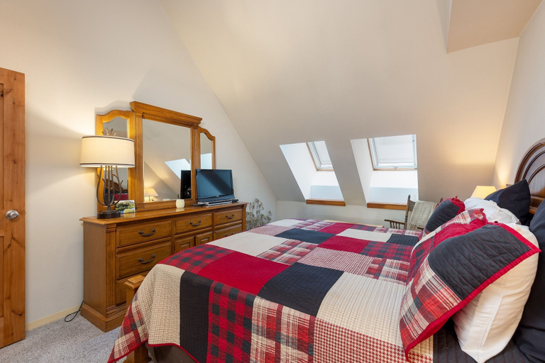Room 3, 2130 The Pines 1 Bedroom Condo by RedAwning, Summit