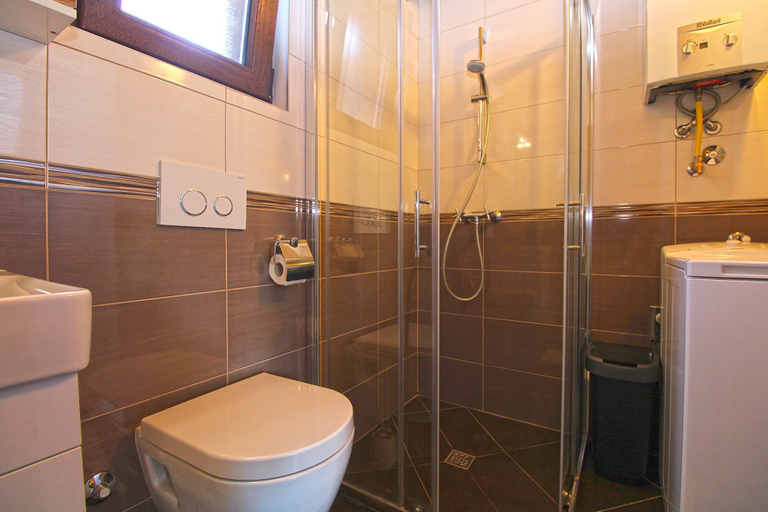 Bathroom 4, House 1319, Ližnjan
