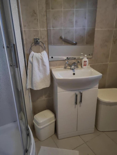 Bathroom 3, Self Contained 2 Bedrooms House Free Parking, East Ayrshire