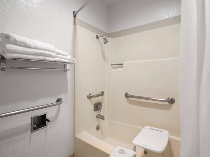 Bathroom 3, Super 8 by Wyndham Dunnigan, Yolo