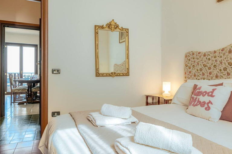 Room 5, Charming 4-bed Apartment -lake Views & Balconies, Lecco