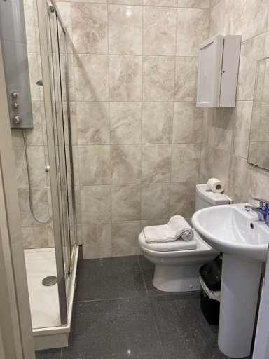 Bathroom 2, Spacious 3-bed Apartment in Central London, London