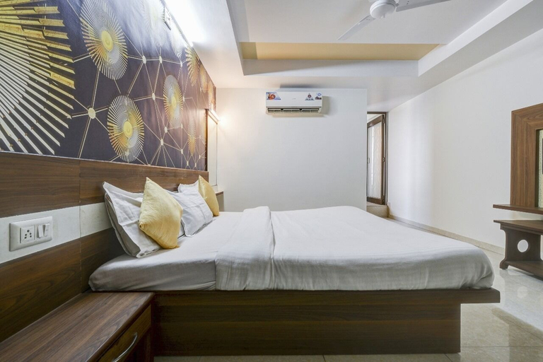 Bedroom 2, Hotel Tirupati - Ahmedabad, Ahmadabad