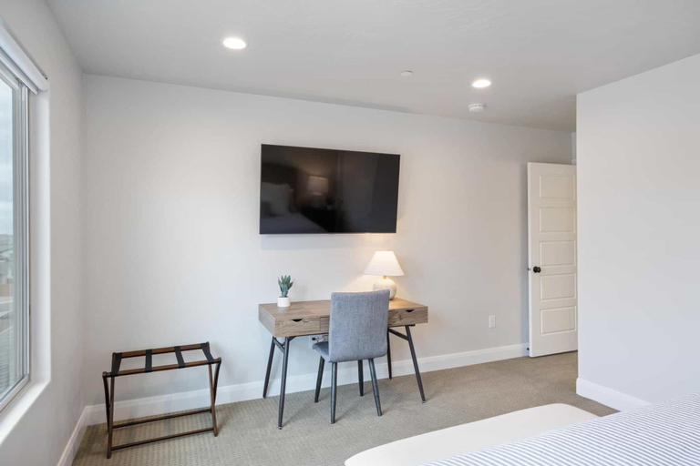 Bedroom 3, Zion's Gateway Retreat by RedAwning, Washington