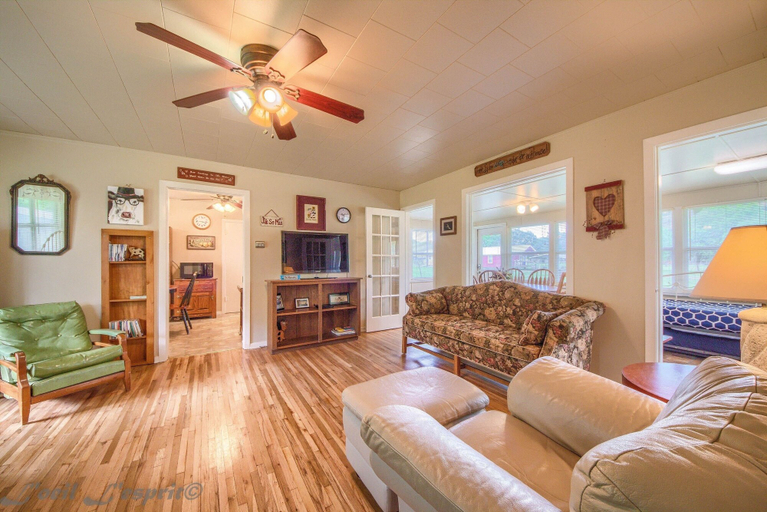 Living room 5, Bluebonnet Rr9084bc 1 Bedroom Home by RedAwning, Comal