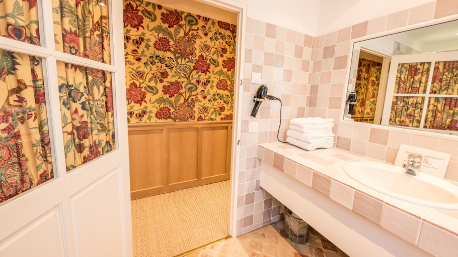 Bathroom 4, Le Champ des Oiseaux Hôtel & Spa 4*, Aube