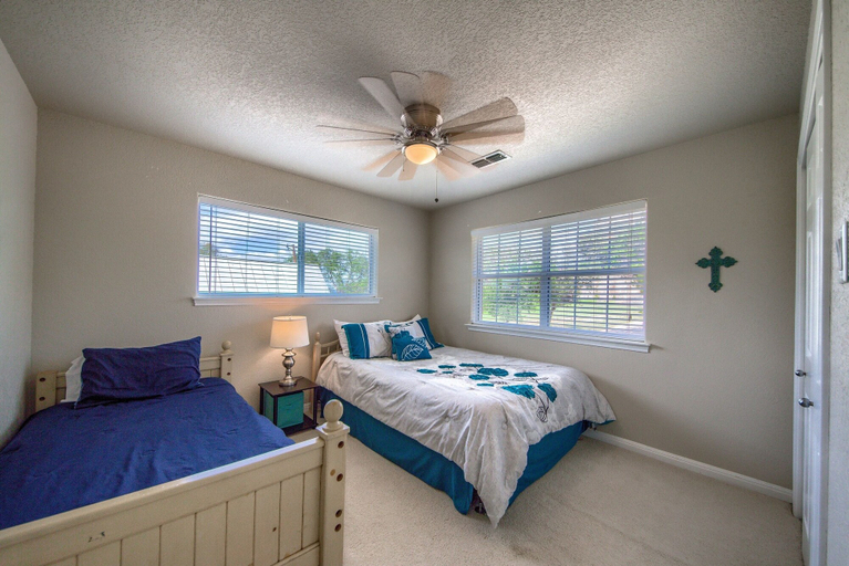 Room 3, Tranquility By The Shore Cl1105b 4 Bedroom Home by RedAwning, Comal