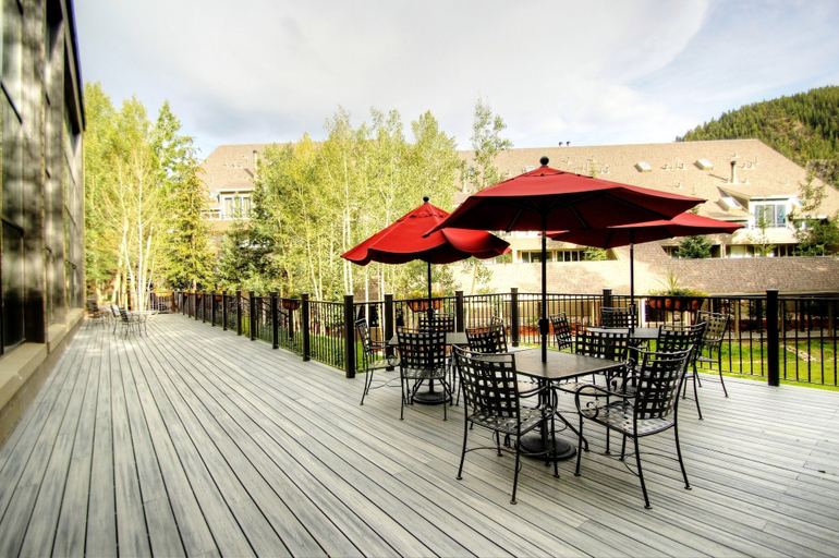 Outdoor dining, 2130 The Pines 1 Bedroom Condo by RedAwning, Summit