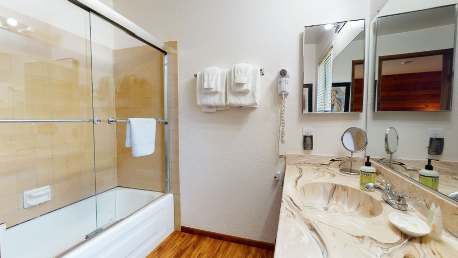 Bathroom 3, Snowflower 20 Pet-Friendly, Spacious Corner Unit With Great Complex Amenities by RedAwning, Mono