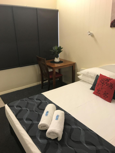 Others 5, Parkside Motel Ayr, Burdekin