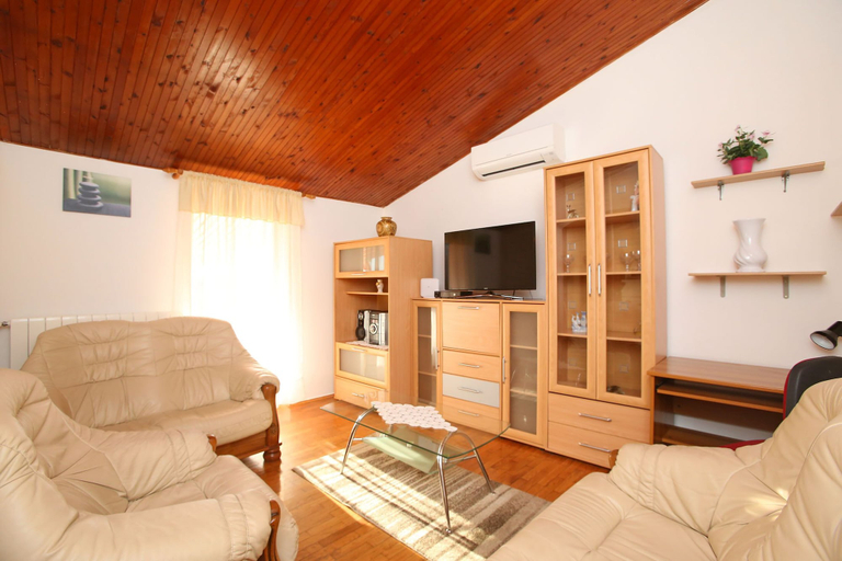 Others 5, House 1325, Labin