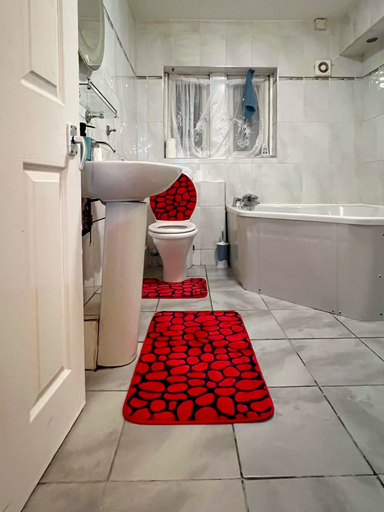Bathroom 2, Room in House - Downtown Delight - Triple Room With Garden View, Birmingham