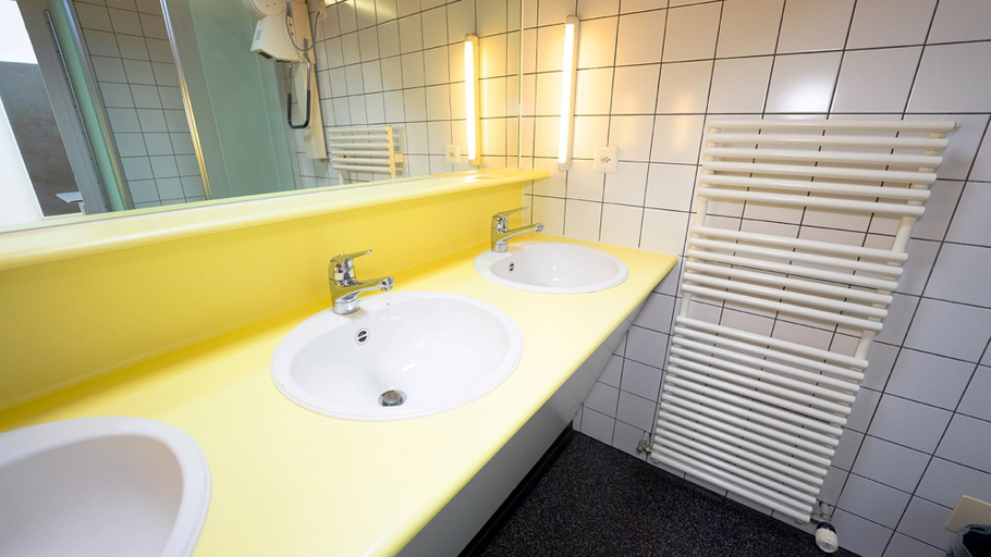 Bathroom 3, Youth Hostel Solothurn, Solothurn