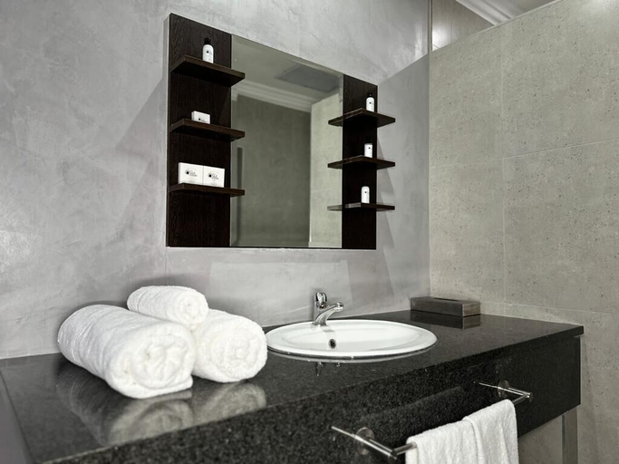 Bathroom 2, La Joya Lodge Conference Centre and Spa, Bojanala