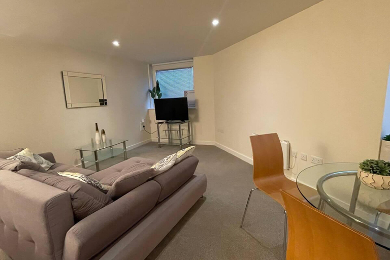 Others 5, Stunning 1-bed Apartment in Salford, Manchester