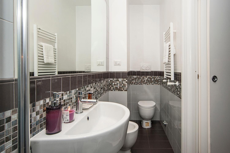 Bathroom 3, B&B Flowerome, Rome