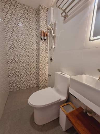 Bathroom 5, CiNta Hotel, Malay
