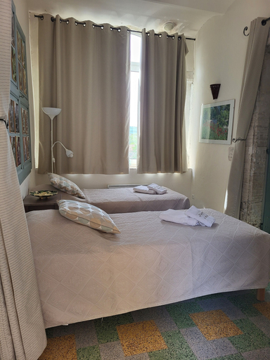 Bedroom 3, Les Parfums du Midi, Gard