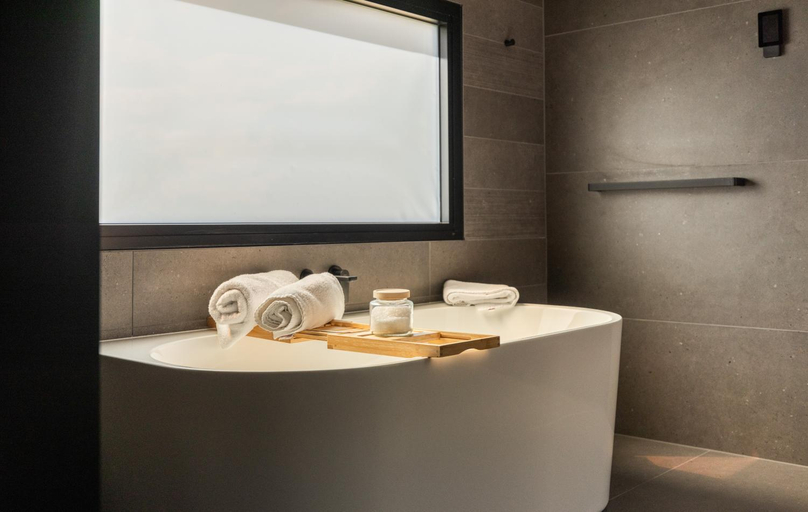 Bathroom 3, Cabn X Seppeltsfield Barossa, Light