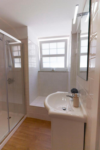 Bathroom 3, Refugio de Calheiros, Covilhã