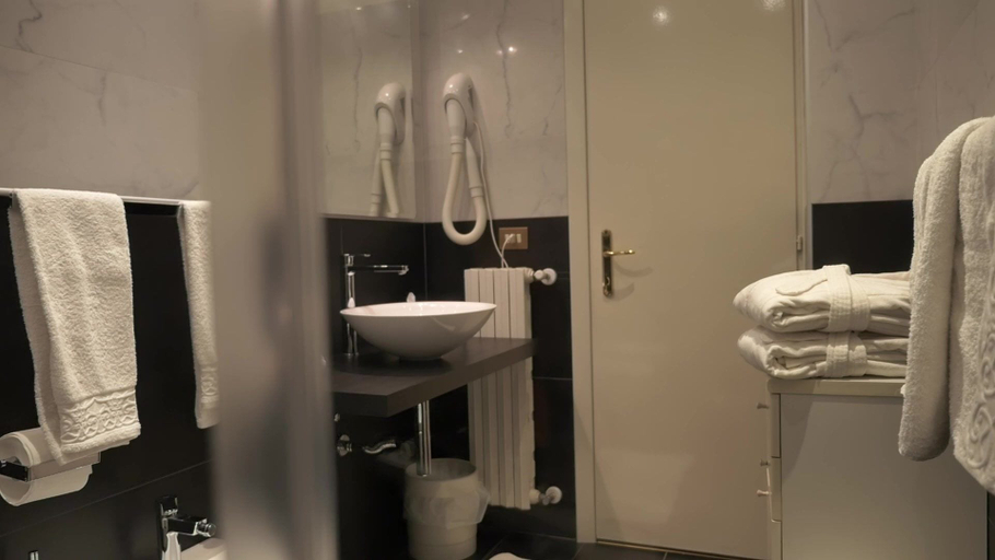 Bathroom 5, Hotel Due Palme, Verbano-Cusio-Ossola