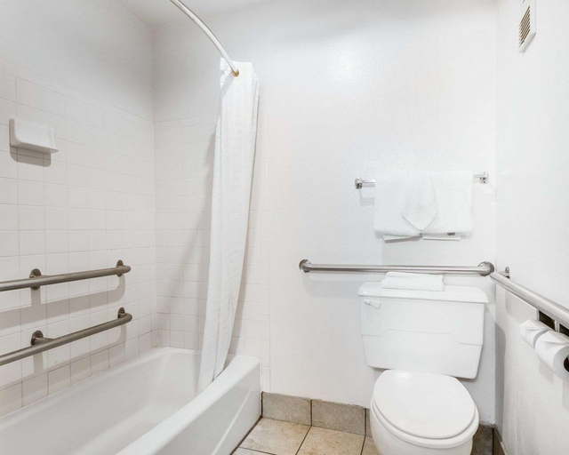 Bathroom 5, Rodeway Inn & Suites Madison East, Dane
