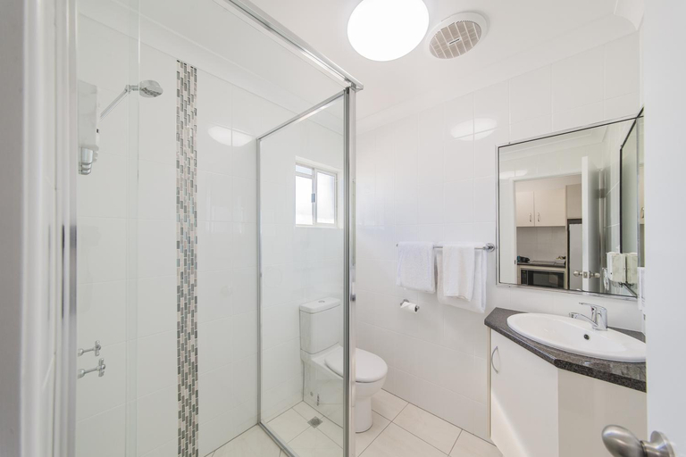 Bathroom 3, Metro Motel Rockhampton, Rockhampton