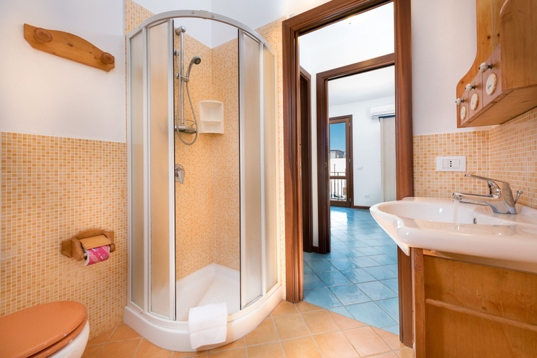 Bathroom 3, Casa Vacanza Azzurra 4, Trapani