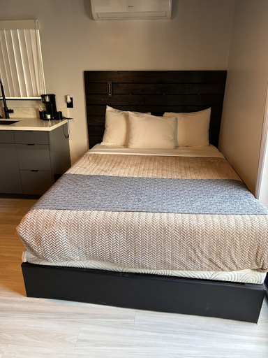 Bedroom 2, The Neon Elm Hotel, San Diego