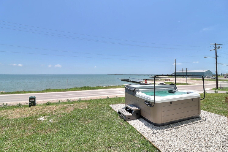 Outdoor spa tub 5, Seven Palms 3 Bedroom Home by RedAwning, Aransas