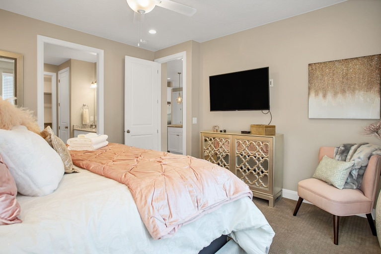 Room 2, Heavenly Comfort @ Hell Hole Trail 5 Bedroom Home by RedAwning, Washington