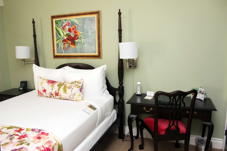 Bedroom 4, The Courtleigh Hotel and Suites
