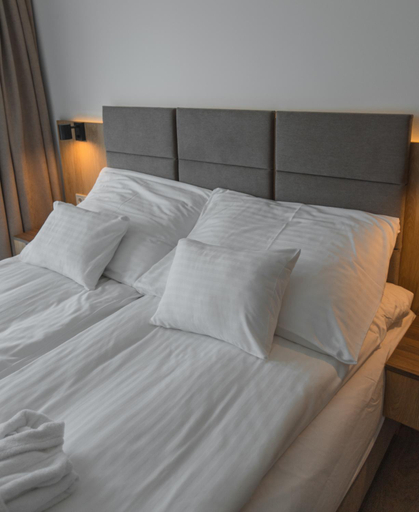 Others 5, H55 Apartmanházak, Fonyód