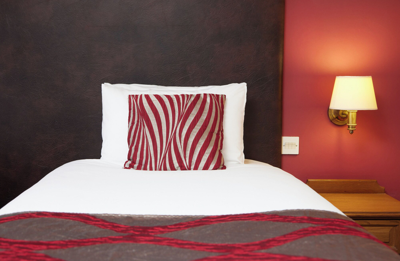 Bedroom 2, The Fieldhead Hotel by Greene King Inns, Leicestershire