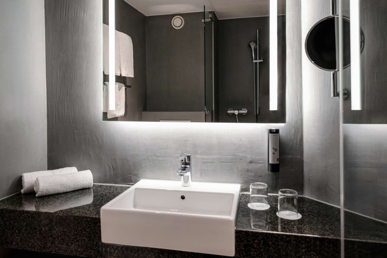 Bathroom 5, IntercityHotel Wien, Wien