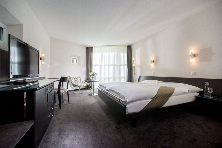 Bedroom 3, Grand Hôtel Les Endroits, La Chaux-de-Fonds