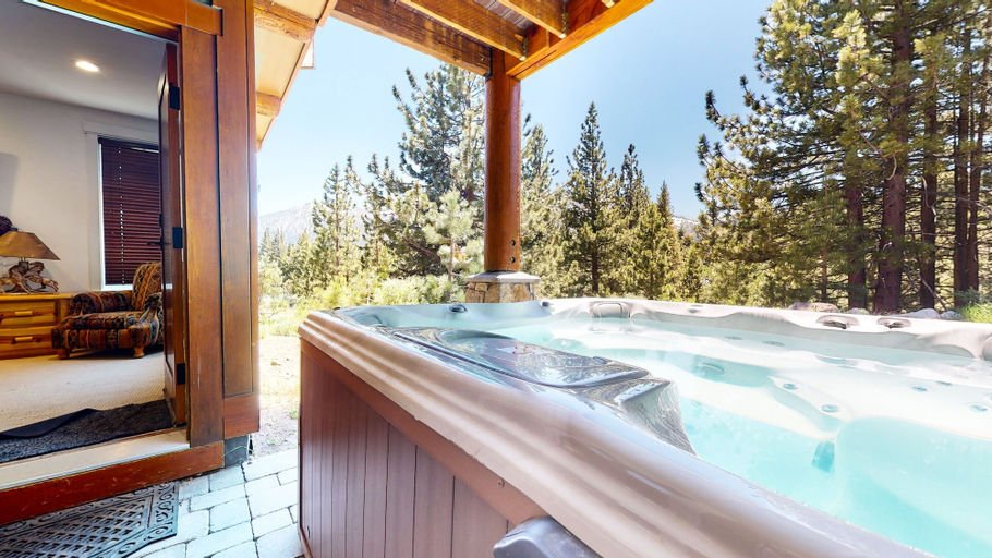Sport & Beauty 5, Juniper Crest Townhomes, Mono