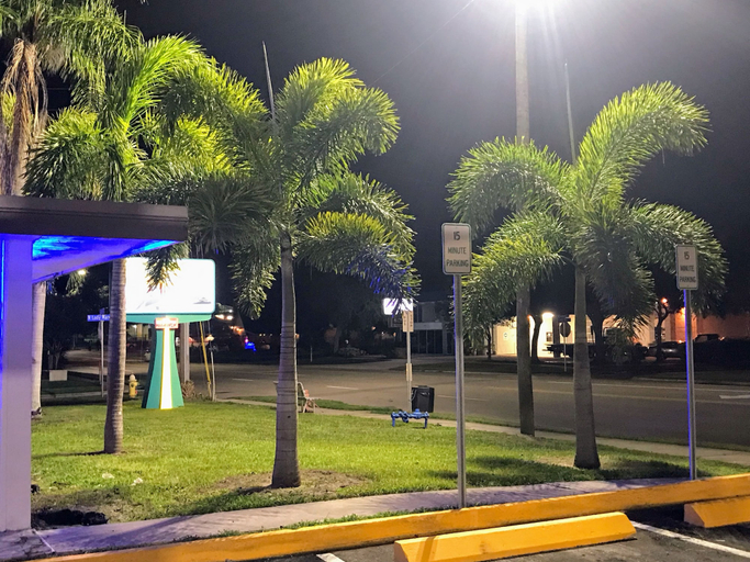 Others 5, Tropical Inn & Suites, Pinellas