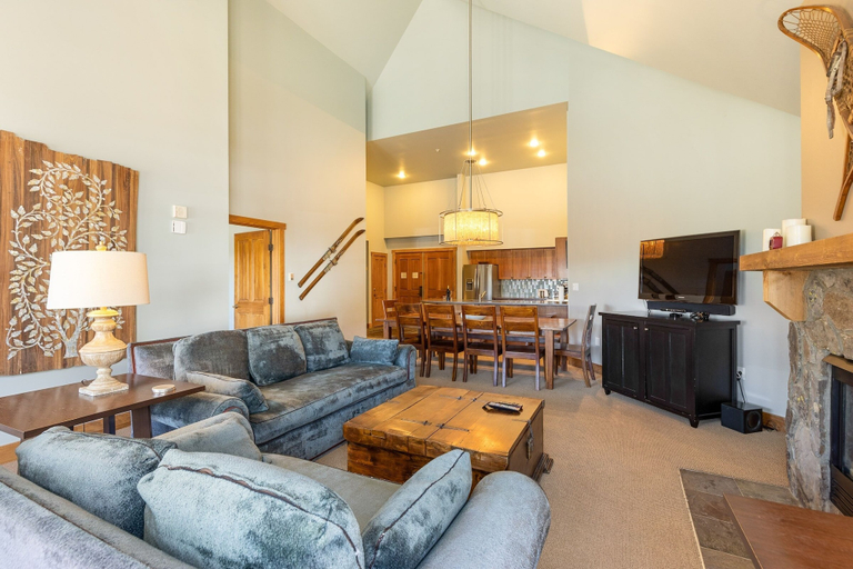 Living area 2, 2300 Red Hawk Lodge 3 Bedroom Condo by RedAwning, Summit
