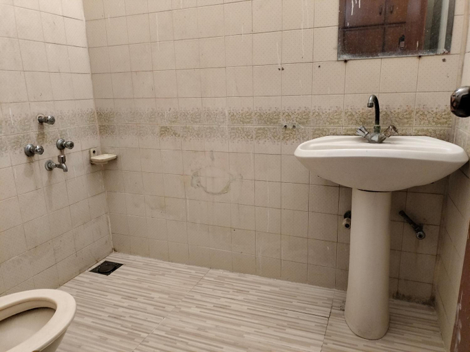 Bathroom, Chancery Hotel Lahore, Lahore