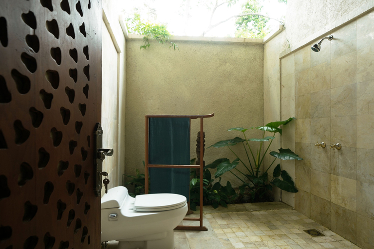 Bathroom 4, Villa Amaru, Gianyar