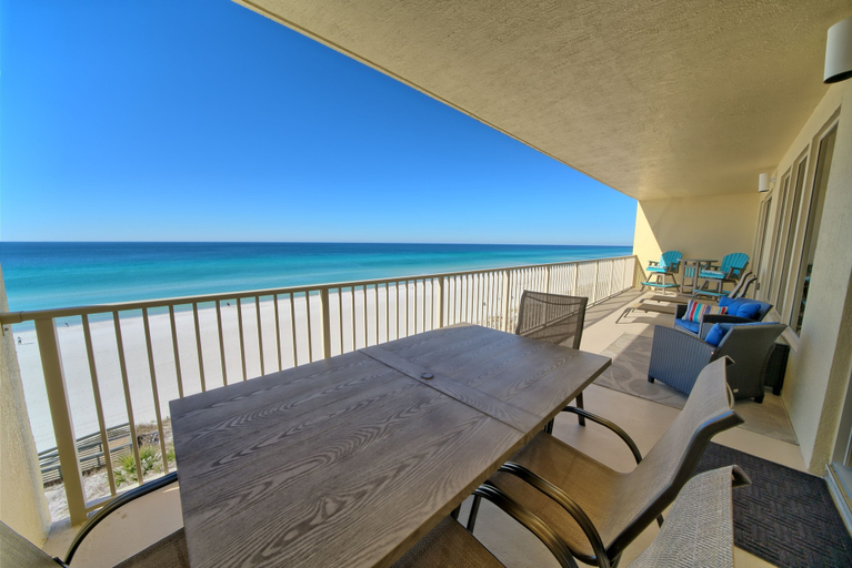 Others 1, Unit 0606 2 Bedroom Condo by RedAwning, Bay