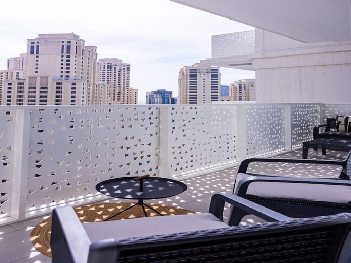 Balcony view, Luxurious 1BR Oasis Panoramic Views, Dubai