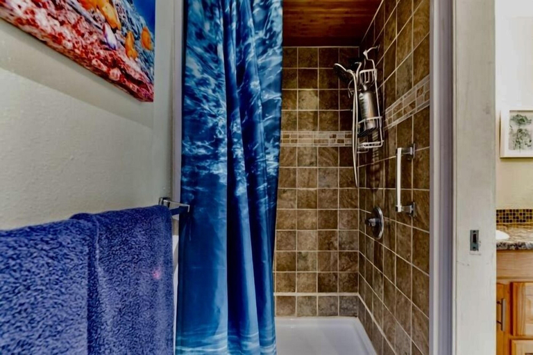 Bathroom 3, Garden View Studio - Kona Islander Inn Condos Condo by RedAwning, Hawaii