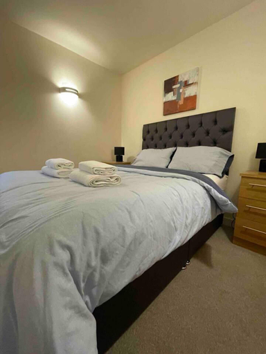 Bedroom 3, Stunning 1-bed Apartment in Salford, Manchester