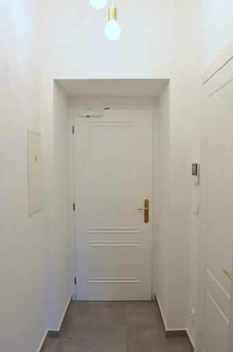 Others 4, Beautiful 1-bed Studio, Praha 1
